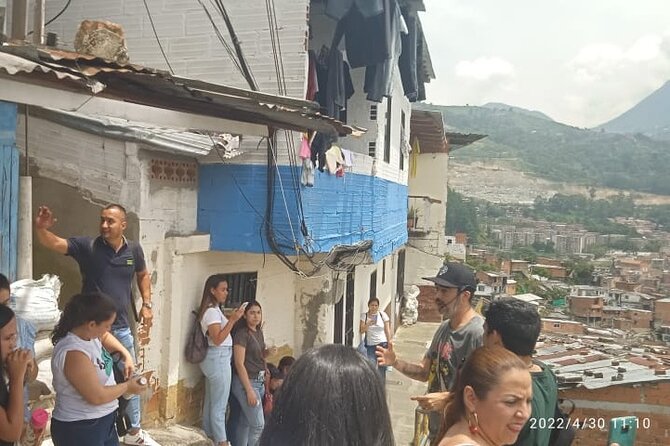 Comuna 13, Graffiti Tour Medellin - Meeting Point
