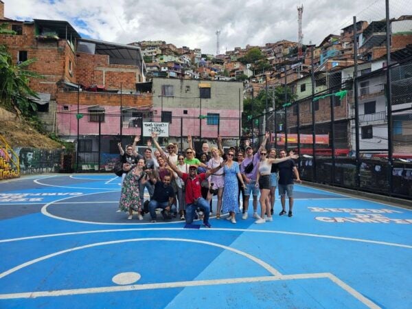 Comuna 13 Graffiti Tour (Private Tour With Transportation) - Neighborhood Exploration