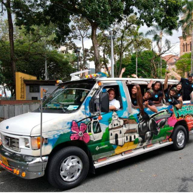 Comuna 13: Graffiti Tour With Tasting, Live Show, & Gallery - Experience Highlights