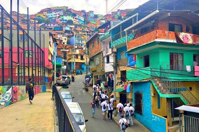 Comuna 13 Graffitour & Cable Car - Tour Highlights