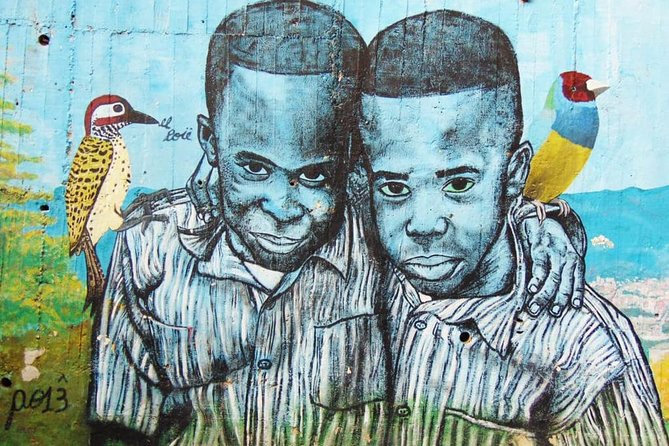 Comuna 13 Graffitour & Cable Car - Graffiti Art Exploration