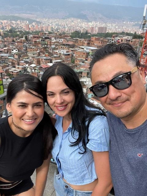 Comuna 13, Metro and Metrocable (Small Groups) - Tour Highlights