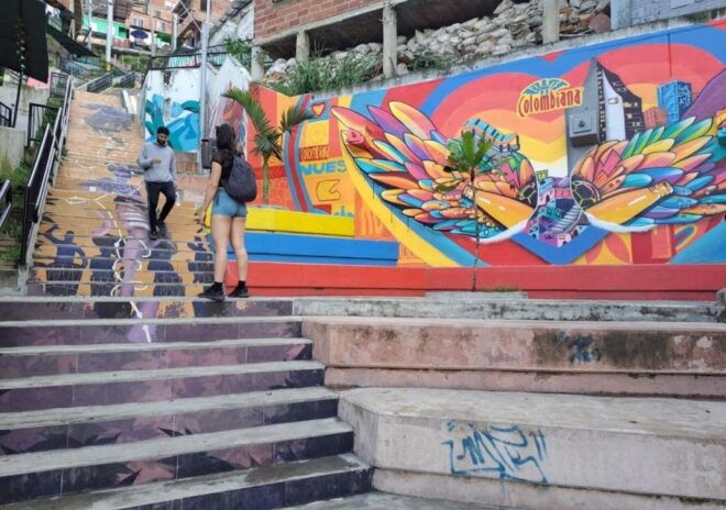 Comuna 13, Metro and Metrocable (Small Groups) - Transportation and Amenities