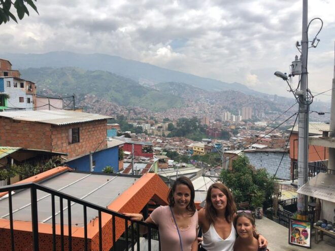 Comuna 13 Neighborhood & Street Art Private Tour - Review Summary