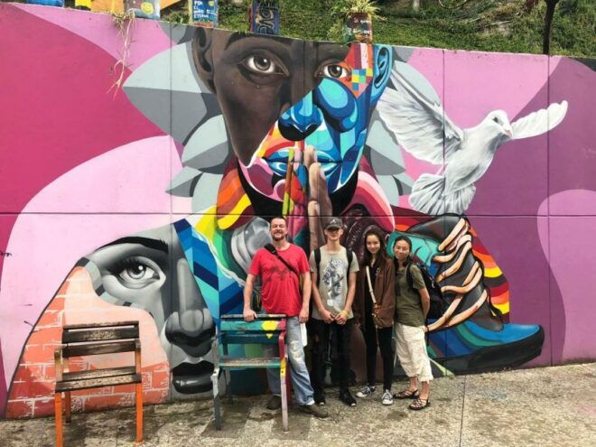 Comuna 13 Neighborhood & Street Art Private Tour - Location