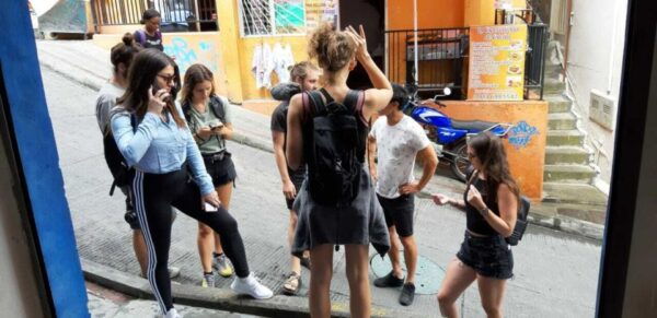 Comuna 13 Neighborhood & Street Art Private Tour - Discovery