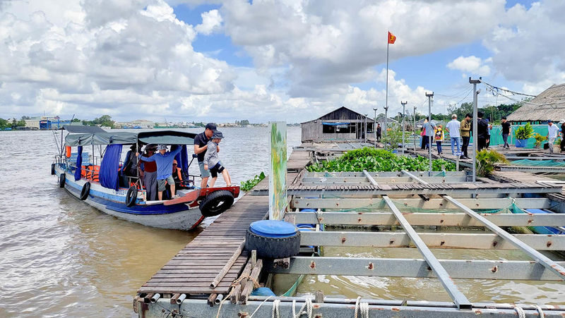Con Son Tropical Island Tour in Can Tho - Rural paths, gardens, and everyday island life