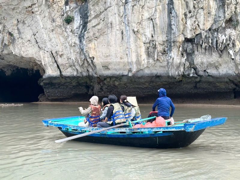Cong Nghia Day Cruise: Ha Long Bay, Thien Cung with Japanese Guide - What the price includes, and what it doesn’t