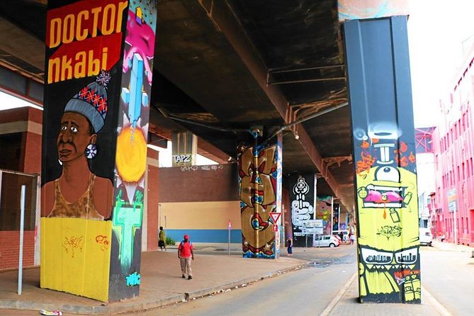 Contrast Tour Including Sandton, Alexandra, Johannesburg and Soweto - Common Questions