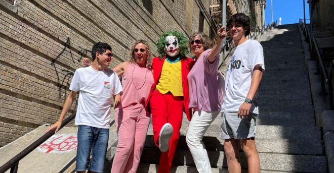 Contrasts New York - Yankee Stadium and Baseball Culture