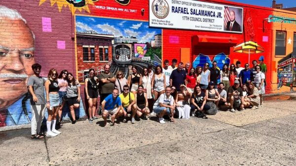 Contrasts New York - Hasidic Jewish Community in Brooklyn