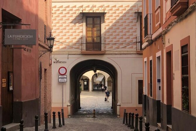 Contrasts of Seville - Sevilles Historic Districts