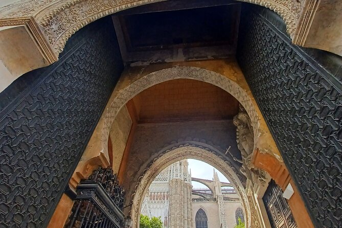 Contrasts of Seville - Meeting Point and Address