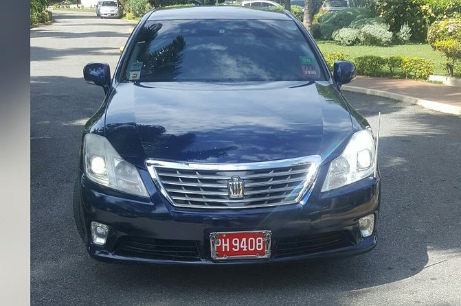 Convenient Airport Transfer To Hotels In Ocho Rios (Round-trip) - Vehicle Amenities