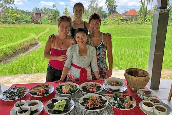 Cooking Class in Ubud with Visit to Monkey Forest and Rice Terrace - The driver can make the day feel local
