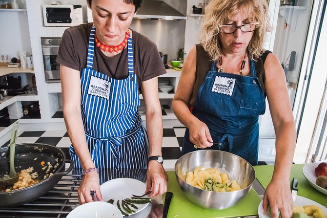 Cooking Class With Grandma. Groups & Corprative - Group Size and Participation