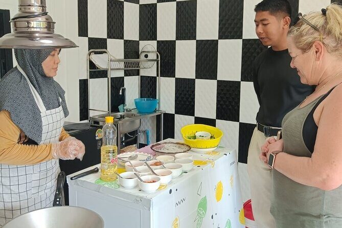 Cooking Demo, Bamboo Raft, Daily Market Guided Walk and Fruit - Good To Know