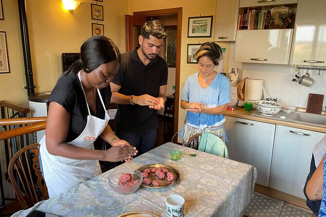 Cooking & Eating With Locals in Their Home Kitchen in Rome - Reviews