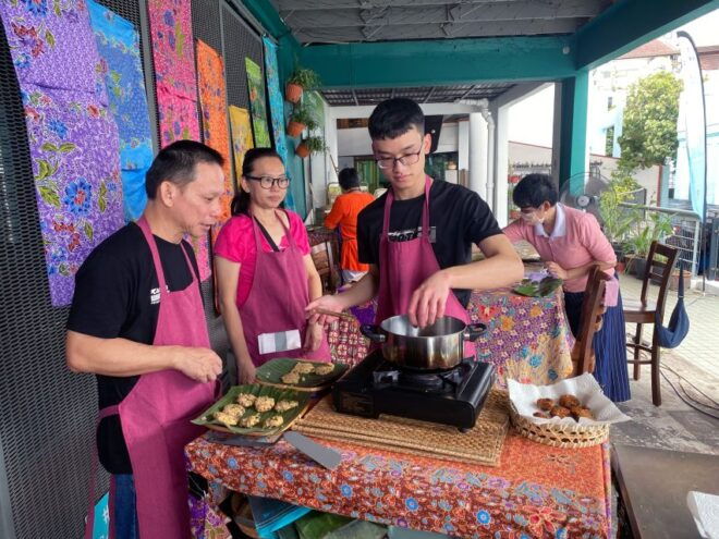 Cooking Experience: Southeast Asian Desserts & Snacks - Expert Guidance and Insider Tips