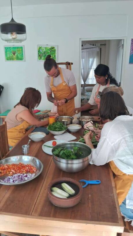 Cooking with Arun & Tamil Family - Discover the Flavors of Sri Lanka with Cooking with Arun & Tamil Family