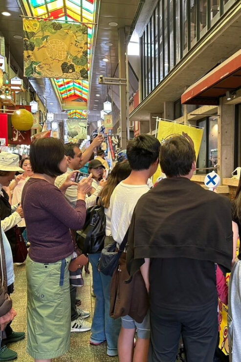 Cool Volunteers: Join With Local Residents to Share Manners - Good To Know