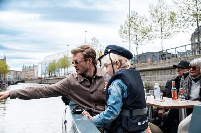 Copenhagen: 1 or 2-Hour Canal Tour in Silent Electric Boats - The Experience in Detail