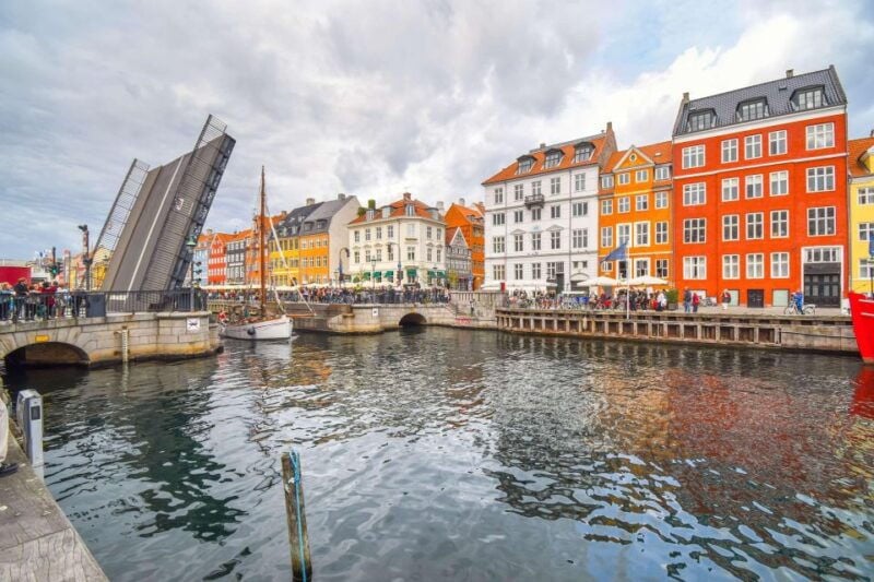 Copenhagen: Canal Boat Cruise & Old Town/Nyhavn Walking Tour - Why This Tour Works Well