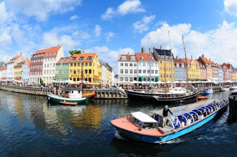 Copenhagen: Canal Boat Cruise & Old Town/Nyhavn Walking Tour - The Sum Up