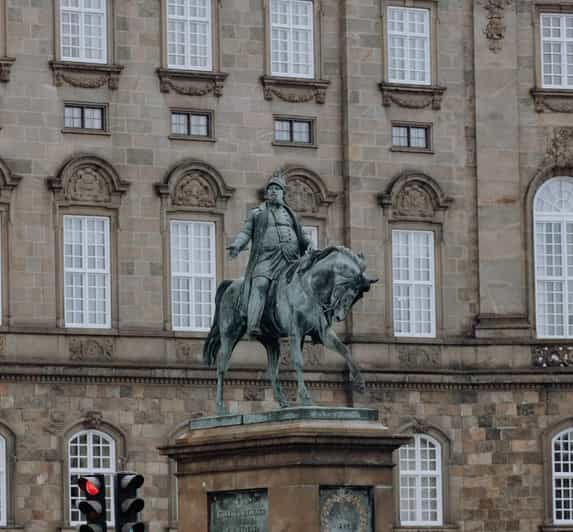 Copenhagen: Christiansborg Palace & Walking Tour in French - Historic Landmarks