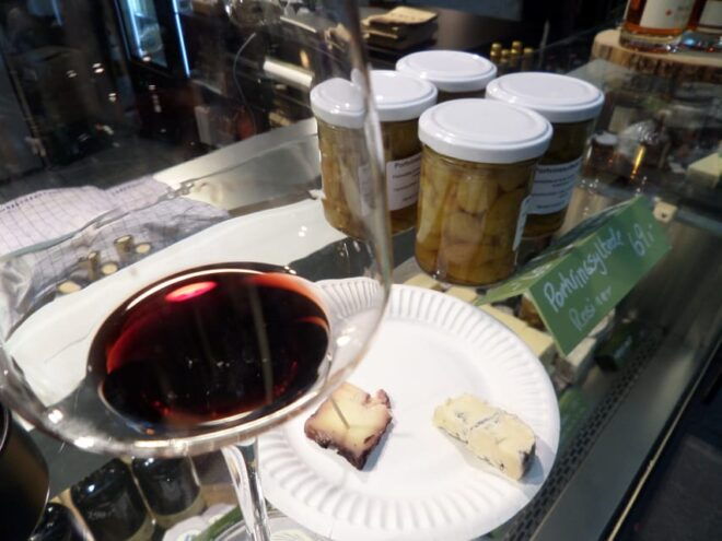 Copenhagen: Evening Gourmet Walk With Food & Drinks Tasting - Important Details