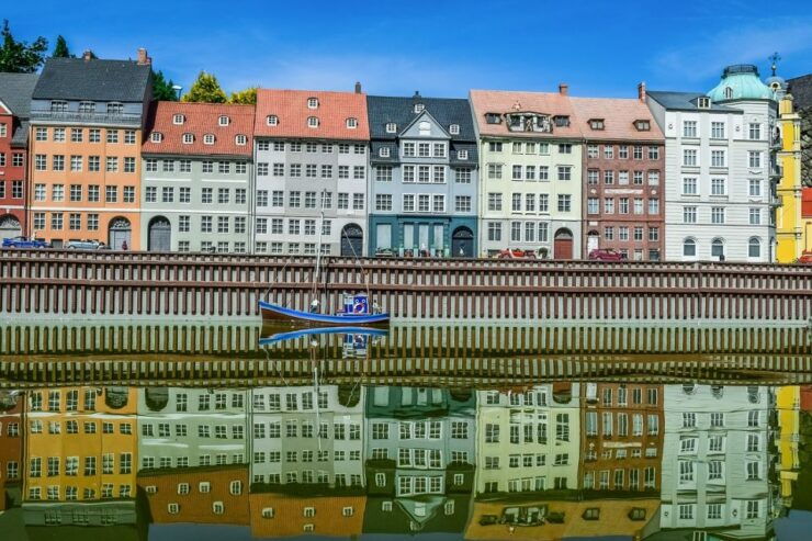 Copenhagen Highlights: 2.5 Hour Private Bicycle Tour - Tour Duration and Guide Availability