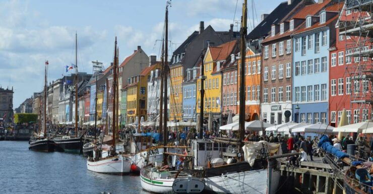 Copenhagen Highlights: 2.5 Hour Private Bicycle Tour - Private Group Setting and Pick Up