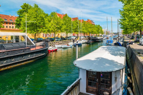 Copenhagen: Hippies and Christianshavn Group Walking Tour - Discovering Christianshavn and Christiania