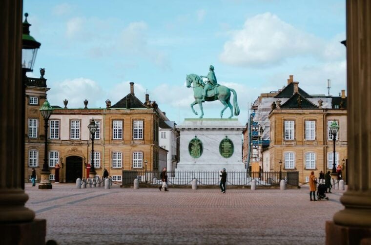 Copenhagen: Hygge & Highlights Walking Tour with Local Guide - What Makes This Tour Stand Out