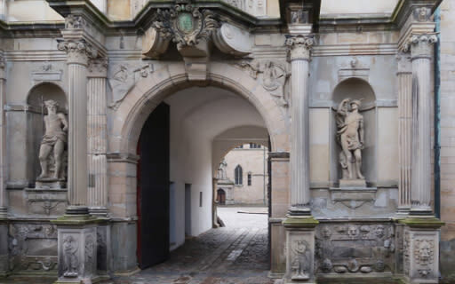 Copenhagen Kronborg Castle, Roskilde & Viking Museum Full-Day Tour with Guide - A day that links castle, town and Viking history