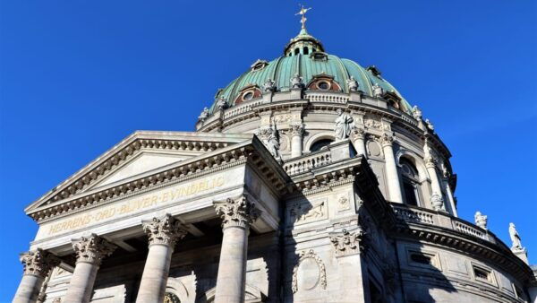 Copenhagen: Public 2-Hour Guided Walking Tour in French - Enhance Your Visit