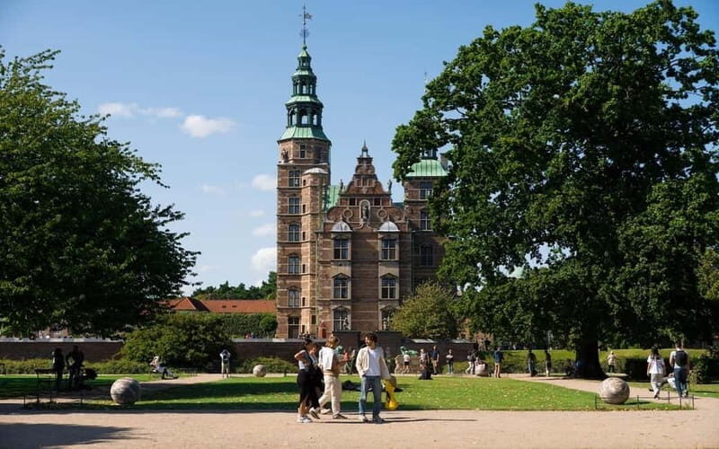 Copenhagen: Rosenborg and Christiansborg Palaces Tour in Spanish - Good To Know