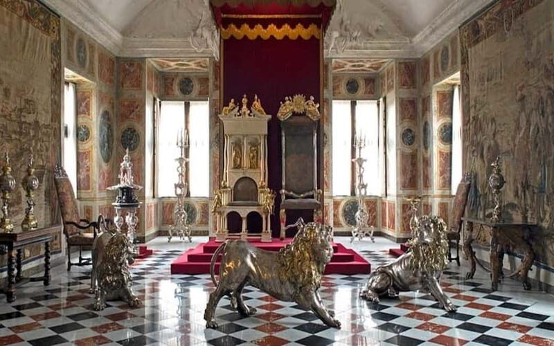 Copenhagen: Rosenborg and Christiansborg Palaces Tour in Spanish - Starting Point: Øster Voldgade 4A, Rosenborg Palace