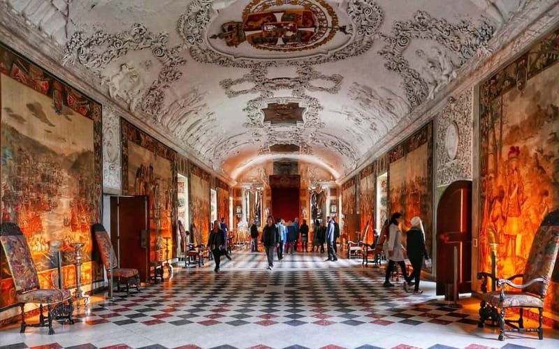 Copenhagen: Rosenborg and Christiansborg Palaces Tour in Spanish - Discover the Heart of Danish Heritage on a Guided Palace Tour