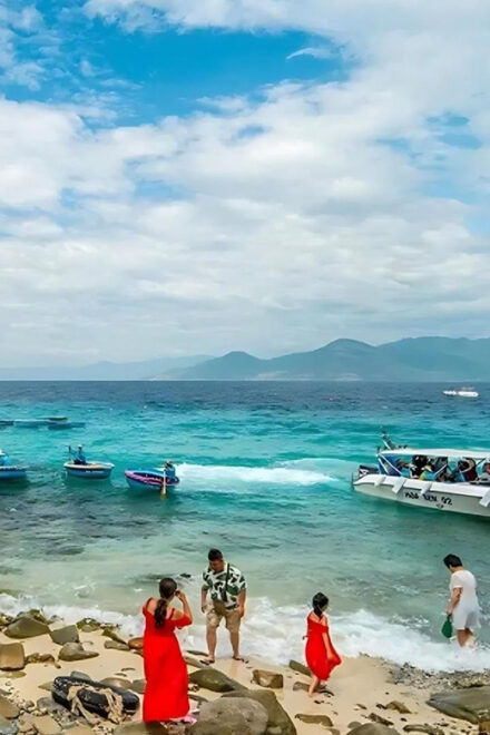 Coral Reef Snorkeling and a Floating Bar Party in Nha Trang - Activities and Water Sports