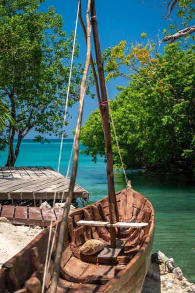 Coralina Islands Day Trip With Carriage Ride Cartagena - Dining Options