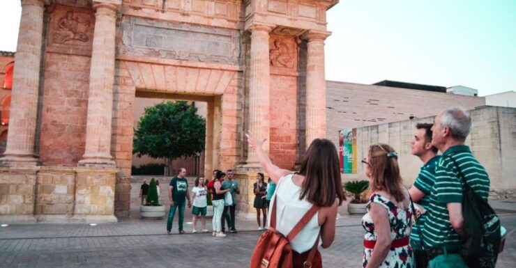 Córdoba: 2-Hour Small Group Walking Tour at Nightfall - Live Guide Availability and Accessibility