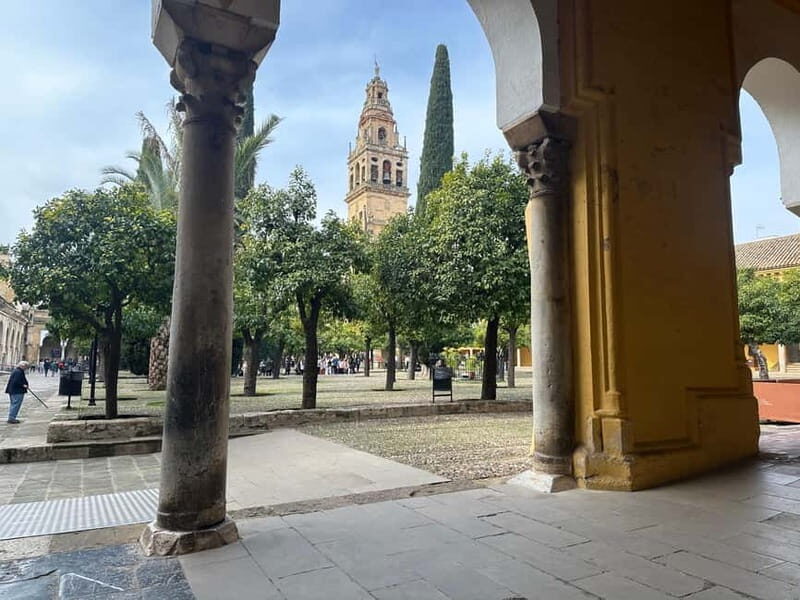 CORDOBA: GUIDED VISIT TO THE MOSQUE-CATHEDRAL OF CORDOBA WITHOUT QUEUES SPANISH - Exploring the Mosque-Cathedral of Cordoba: A 75-Minute Guided Experience