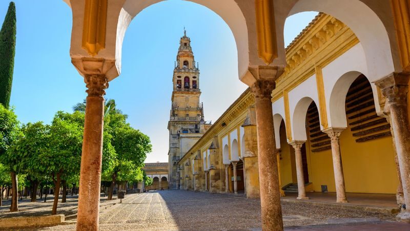 Cordoba Mosque-Cathedral and Jewish Quarter Guided Walking Tour - Reading the Mosque-Cathedral’s arches