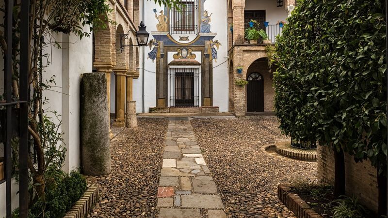 Cordoba Mosque-Cathedral and Jewish Quarter Guided Walking Tour - What the guide adds, and what the pace asks of you
