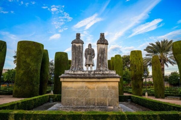 Córdoba: Mosque-Cathedral, Synagogue and Alcázar Guided Tour - Skip the Long Lines