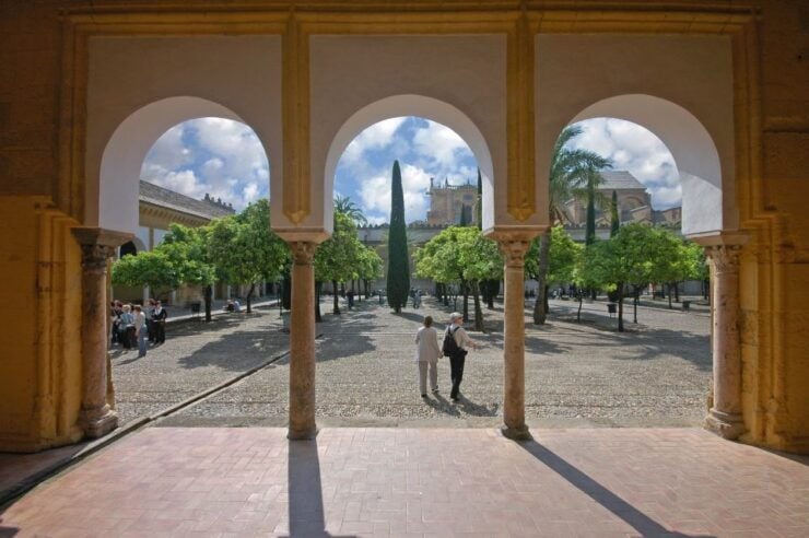 Cordoba Mosque, Synagogue & Jewish Quarter Tour With Tickets - Selecting Participants and Date