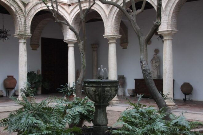 Córdoba: Viana Palace Gardens and Patios Entry Ticket - Palace Interior Tickets