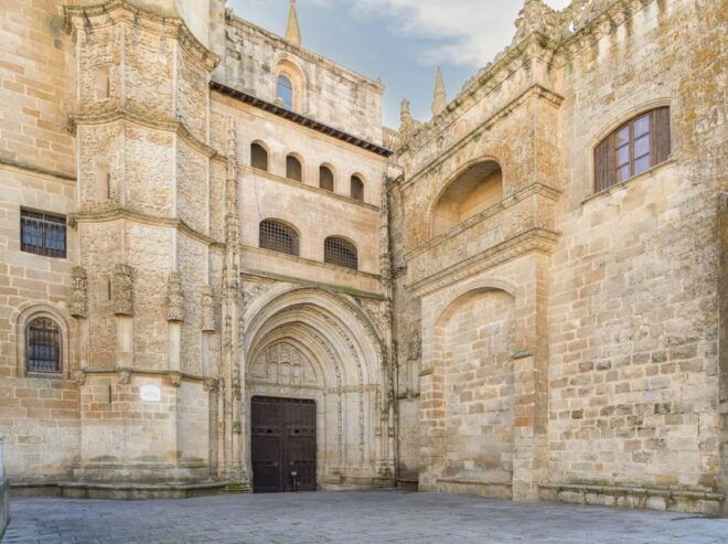 Coria: Cathedral of Coria Ticket Entrance - Experience Highlights