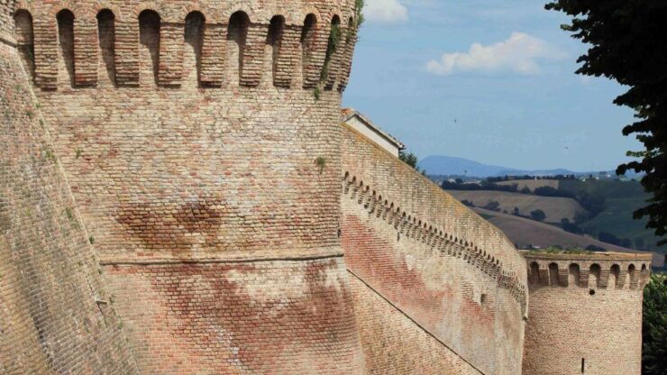 Corinaldo: 2-Hour Evening Sightseeing Walking Tour & Drink - Tour Duration and Cancellation Policy
